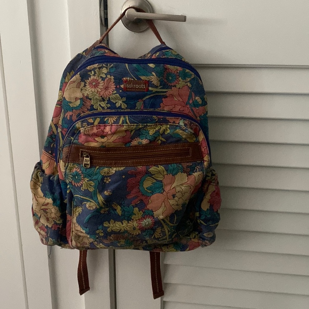 - Sakroots backpack
Good condition.